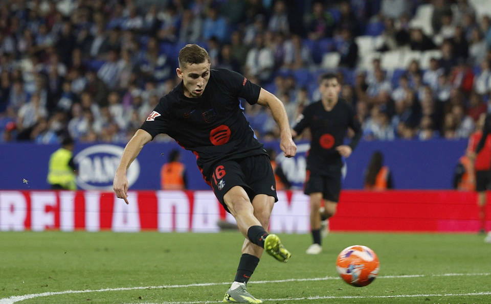 弗里克怒斥巴萨高层：拒绝卖掉3名巨星，球迷震惊